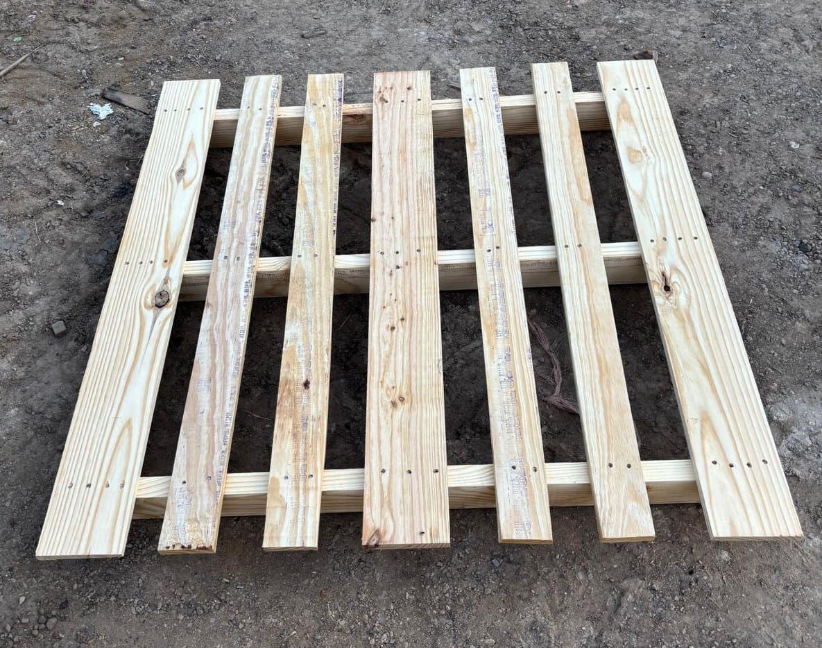 Standard Pallets - Image 1 of 2